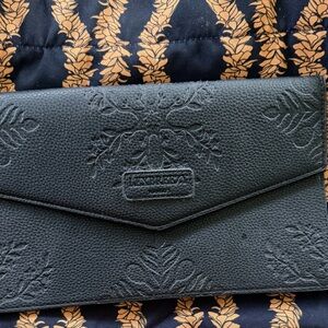 Lexbreezy Quilt Black Embossed Clutch